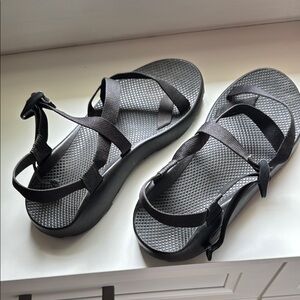 Vibram Black Sandals